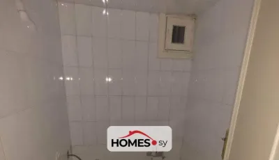 للبيع عدة غرف