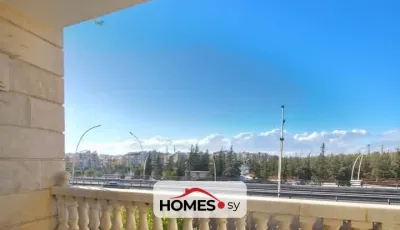 للبيع عدة غرف