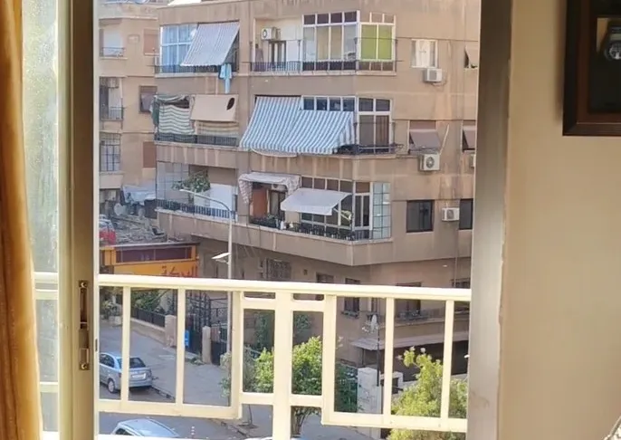 للبيع عدة غرف