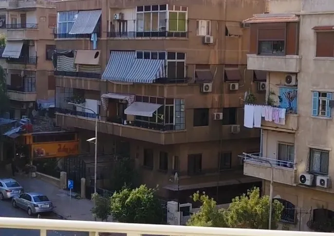 للبيع عدة غرف