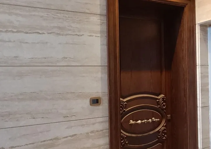 للبيع عدة غرف