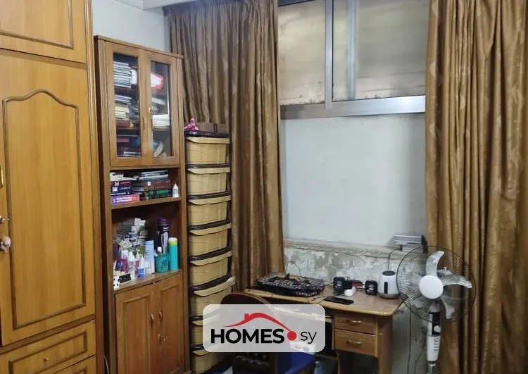 للبيع عدة غرف