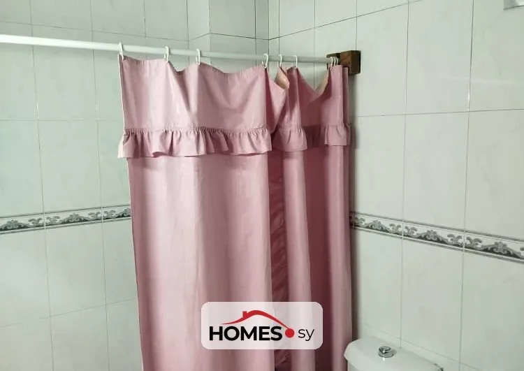للبيع عدة غرف