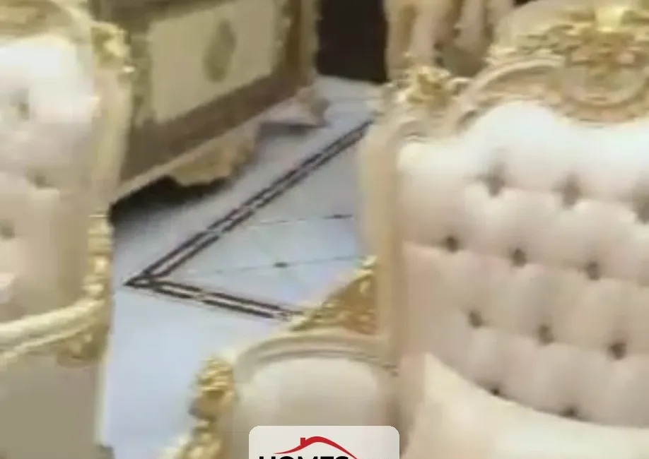 للبيع عدة غرف