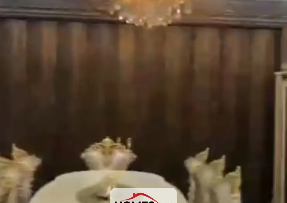 للبيع عدة غرف