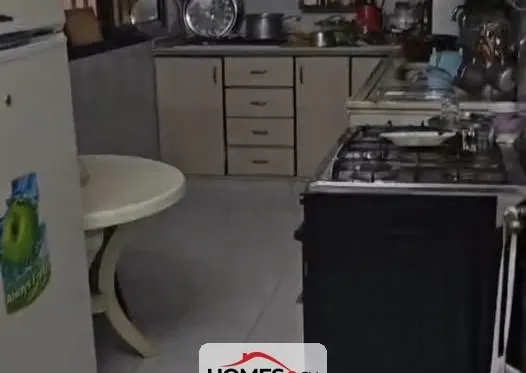 للبيع عدة غرف