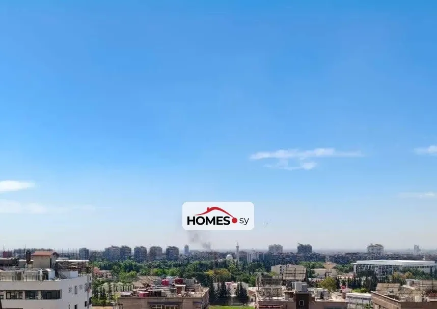 للبيع عدة غرف