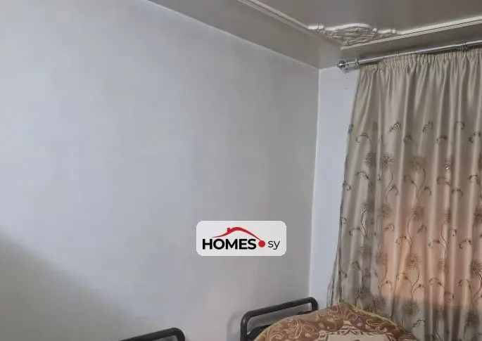 للبيع عدة غرف