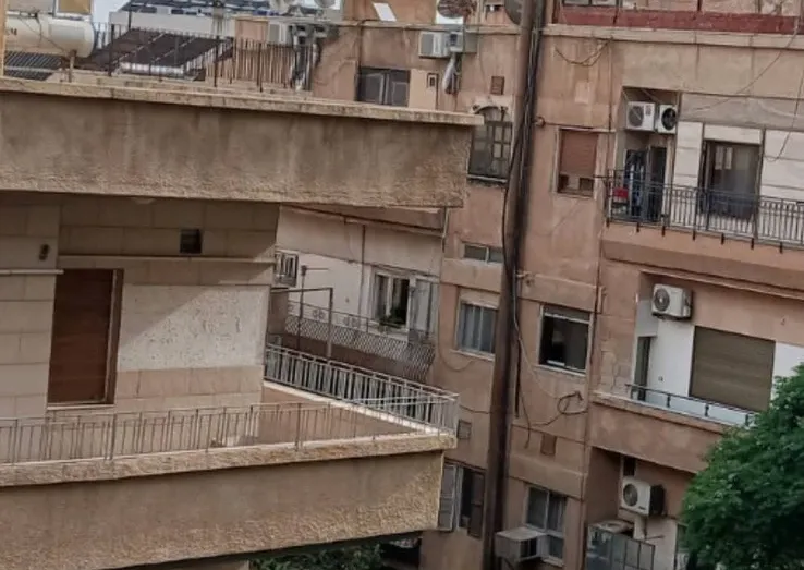 للبيع عدة غرف