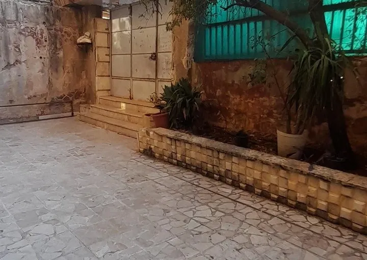 للبيع عدة غرف