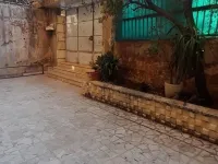 للبيع عدة غرف