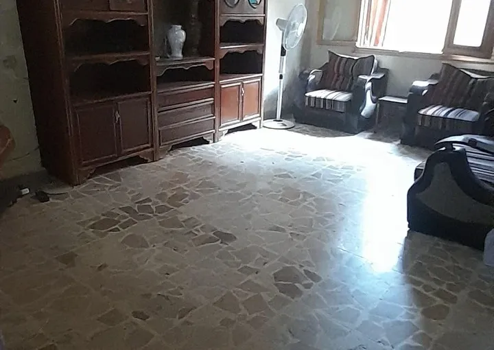 للبيع عدة غرف