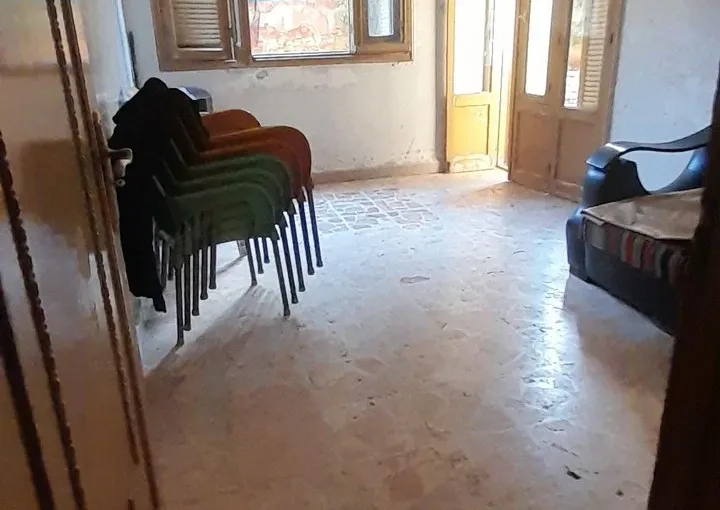 للبيع عدة غرف