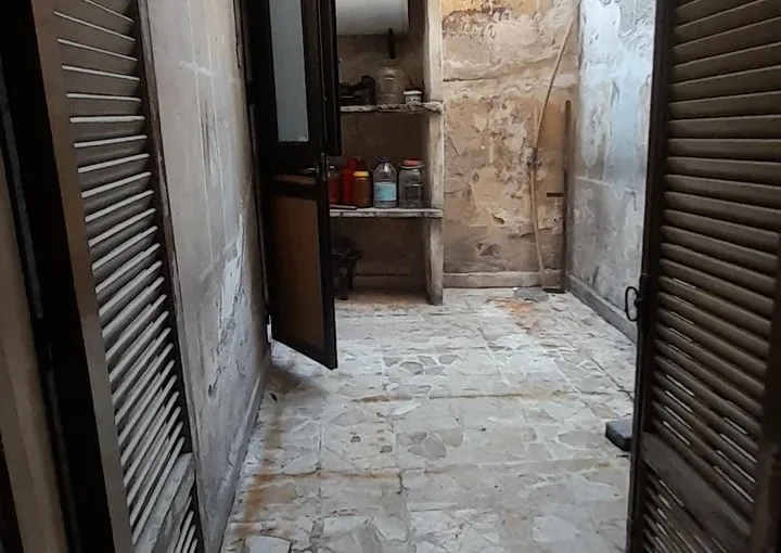 للبيع عدة غرف