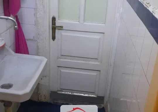 للبيع عدة غرف