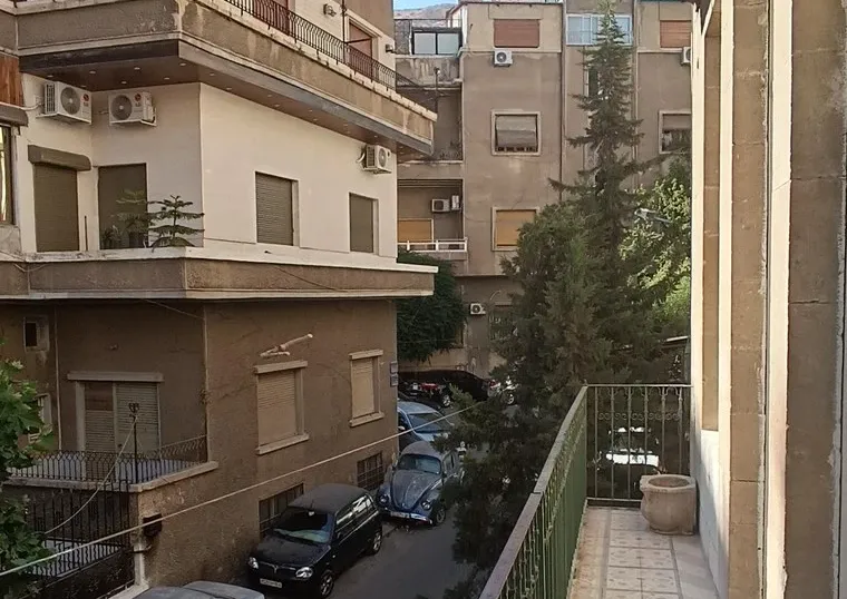 للبيع عدة غرف