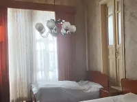 للبيع عدة غرف