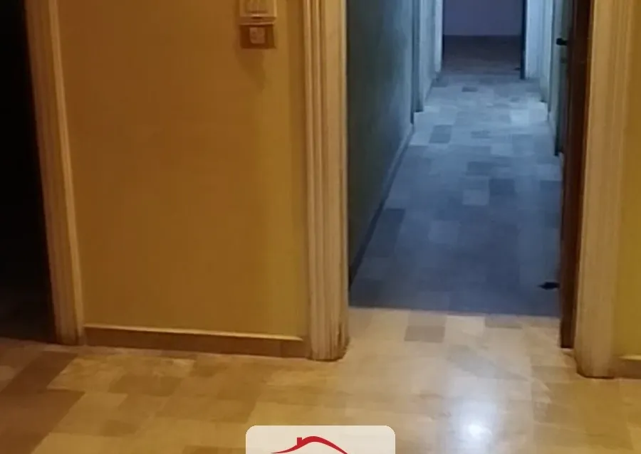 للبيع عدة غرف