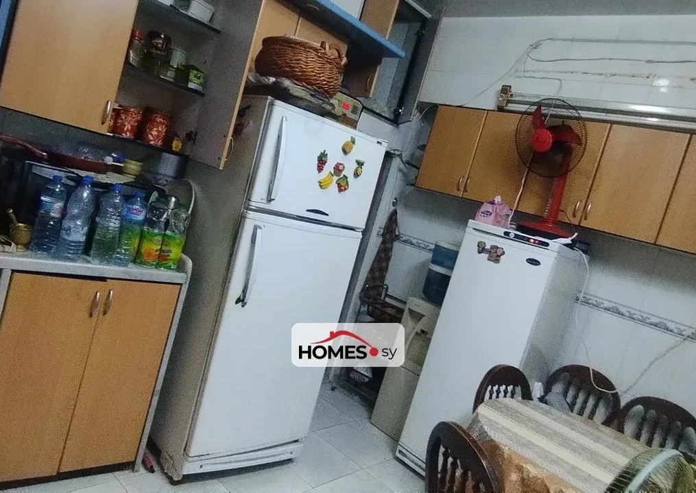 للبيع عدة غرف