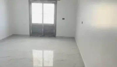 للبيع عدة غرف