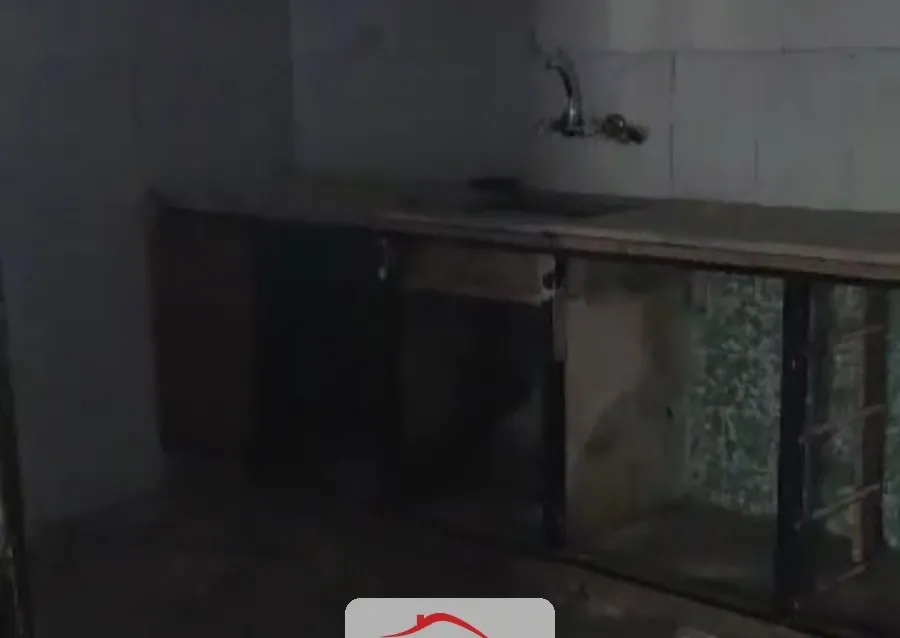 للبيع عدة غرف