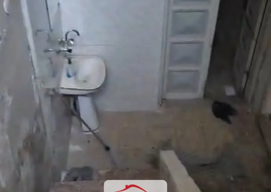للبيع عدة غرف