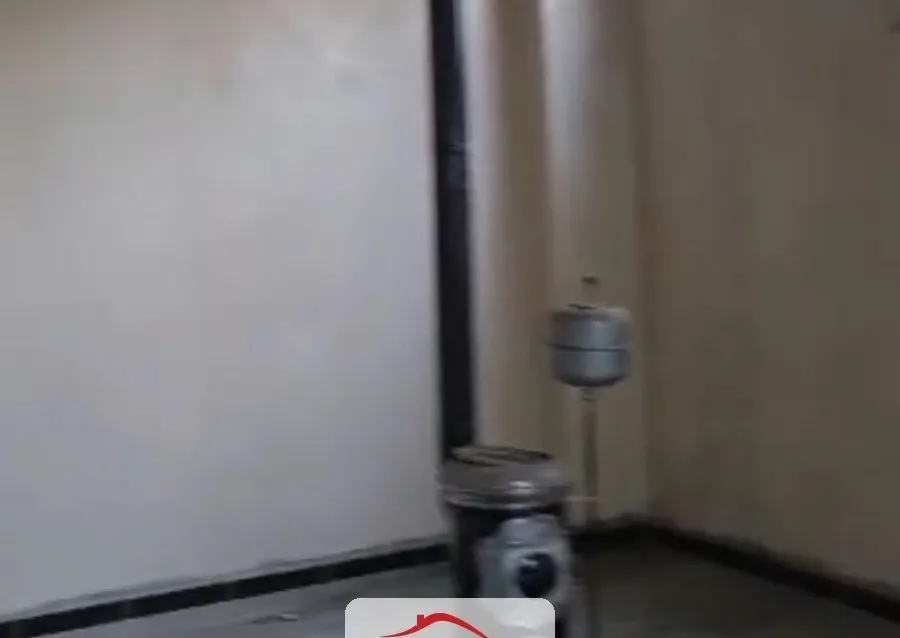 للبيع عدة غرف