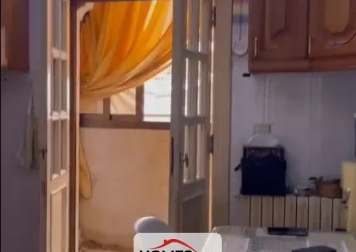 للبيع عدة غرف