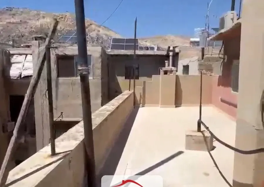 للبيع عدة غرف