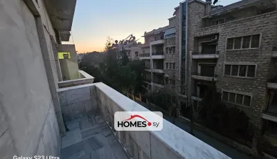 للبيع عدة غرف