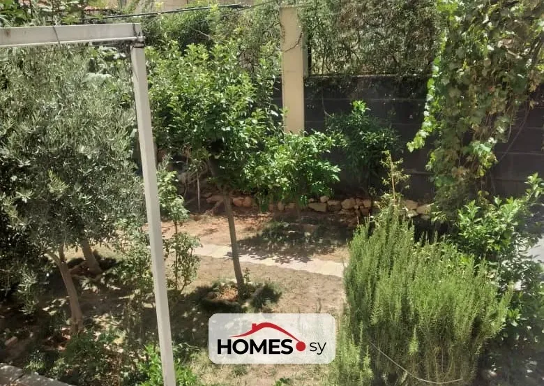 للبيع عدة غرف