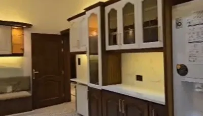 للبيع عدة غرف
