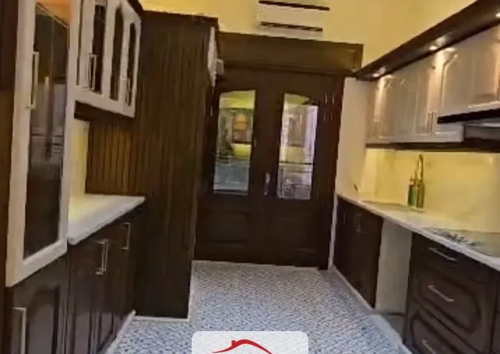 للبيع عدة غرف