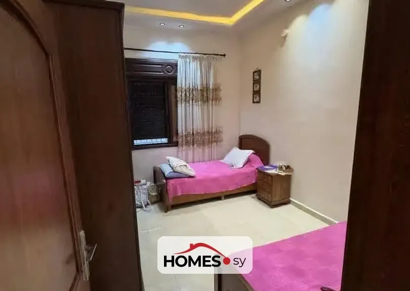 للبيع عدة غرف