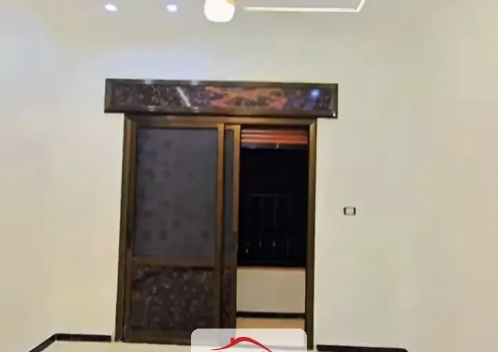 للبيع عدة غرف