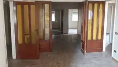 للبيع عدة غرف