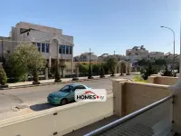 للبيع عدة غرف