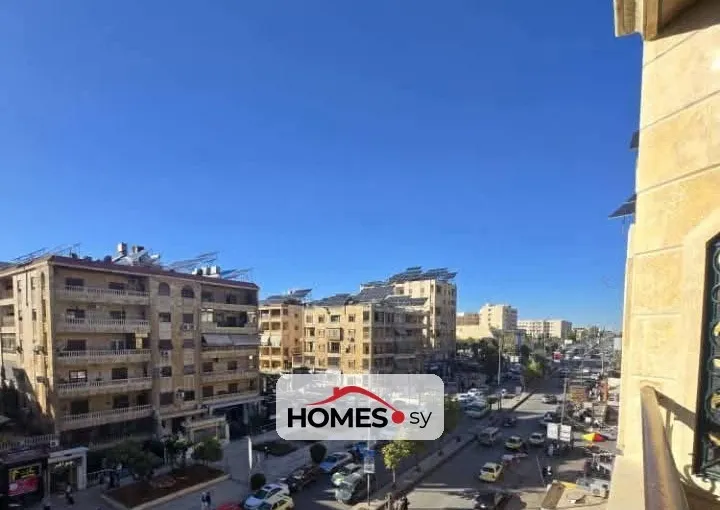للبيع عدة غرف