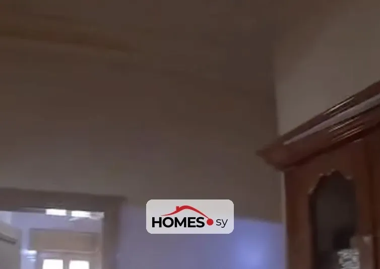 للبيع عدة غرف