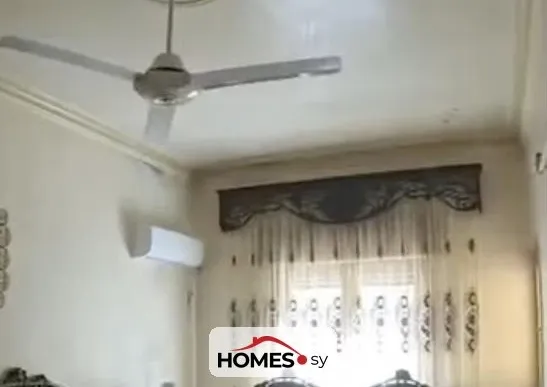 للبيع عدة غرف